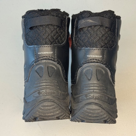 Columbia Big Kids' Bugaboot™ Celsius Boot (LIKE NEW - USED 1 WEEKEND) - Picture 4 of 5
